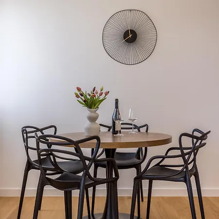 Make Memories By The Sea - Storia Podstrana