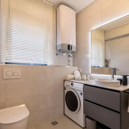 Make Memories By The Sea - Storia Podstrana