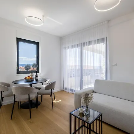 Make Memories By The Sea - Storia *