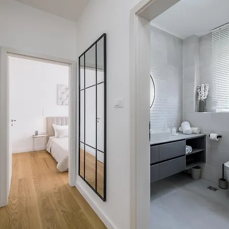 Make Memories By The Sea - Storia