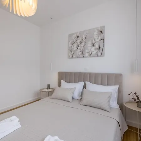 Make Memories By The Sea - Storia *