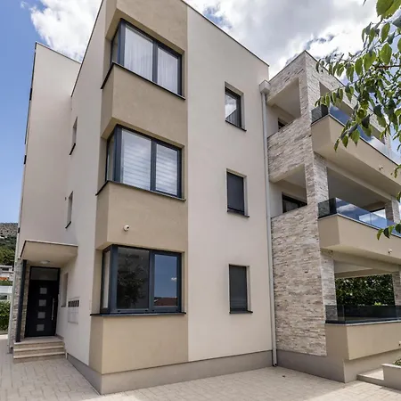 Make Memories By The Sea - Storia Podstrana